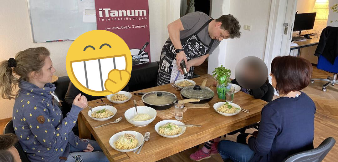 iTanum Internetagentur aus Pirna – Nudeltag bei iTanum am gedeckten Tisch gedeckter Tisch
